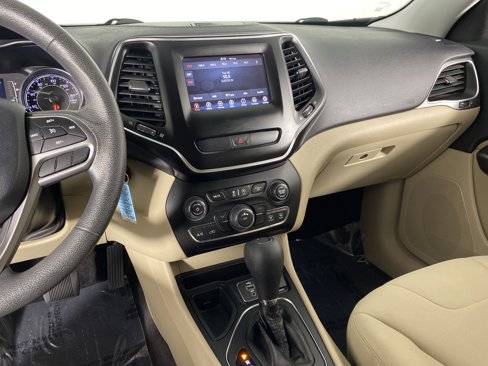 Used 2019 Jeep Cherokee Latitude w/ Popular Appearance Group image 25