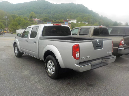 Used 2012 Nissan Frontier SV image 3