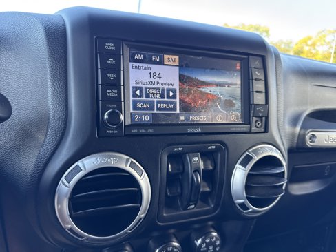 Used 2013 Jeep Wrangler Unlimited Sahara image 17