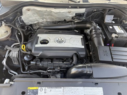 Used 2017 Volkswagen Tiguan S image 18