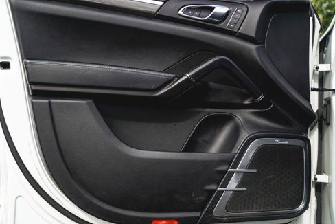 Used 2016 Porsche Cayenne Turbo image 16