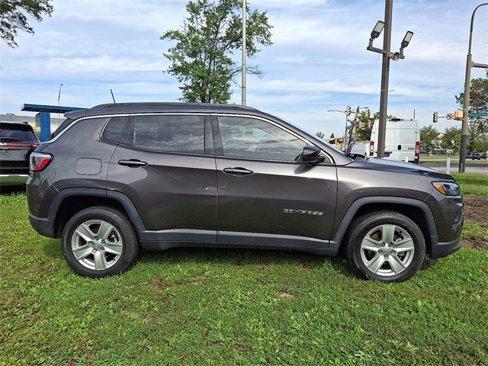 Used 2022 Jeep Compass Latitude image 7