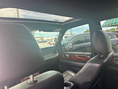 Used 2017 Lincoln Navigator Select image 20