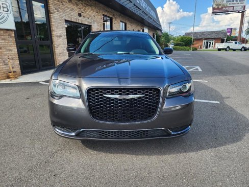 Used 2019 Chrysler 300 Touring w/ Sport Appearance Package image 9