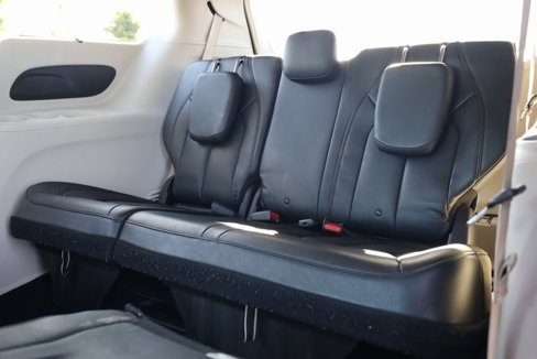 Used 2018 Chrysler Pacifica Touring-L image 24
