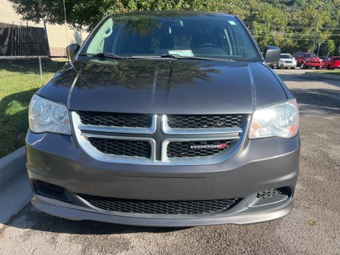 Used 2019 Dodge Grand Caravan SE w/ UConnect Hands-Free Group image 2