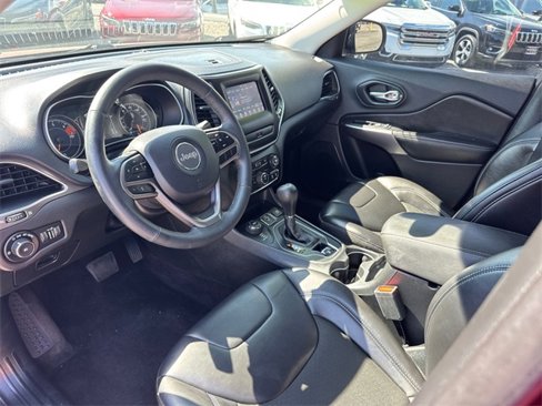 Certified 2019 Jeep Cherokee Latitude Plus w/ Cold Weather Group image 10