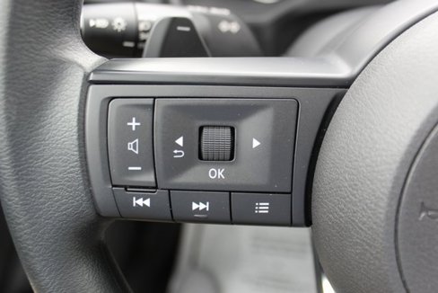 Used 2024 Nissan Rogue S image 15