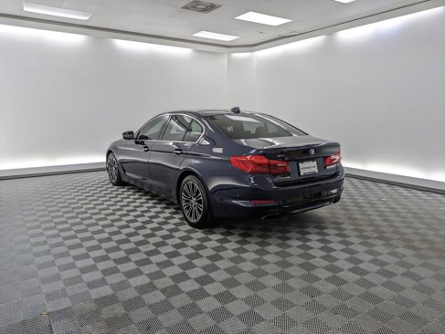 Used 2017 BMW 540i xDrive image 3