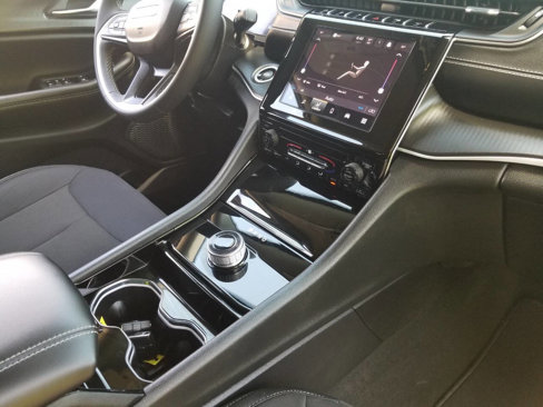 Certified 2023 Jeep Grand Cherokee Laredo image 11