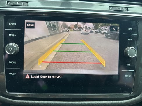 Used 2018 Volkswagen Tiguan SEL image 11