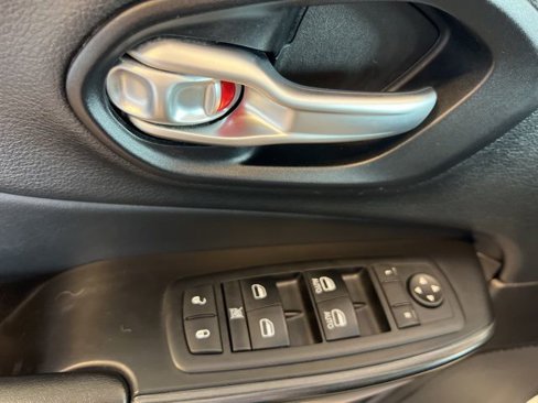 Used 2014 Jeep Cherokee Trailhawk w/ Comfort/Convenience Group image 35