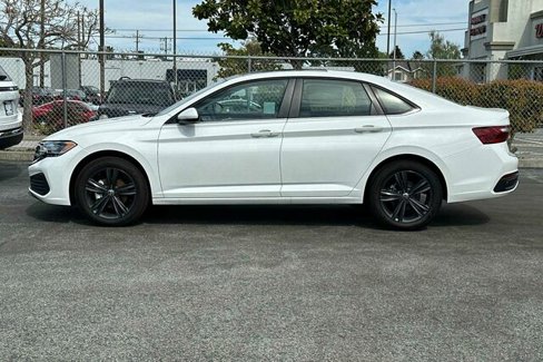 New 2024 Volkswagen Jetta SE image 7