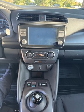 Used 2023 Nissan Leaf S image 8