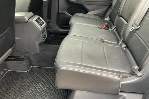 Used 2021 Volkswagen Tiguan SE w/ Panoramic Sunroof Package image 17