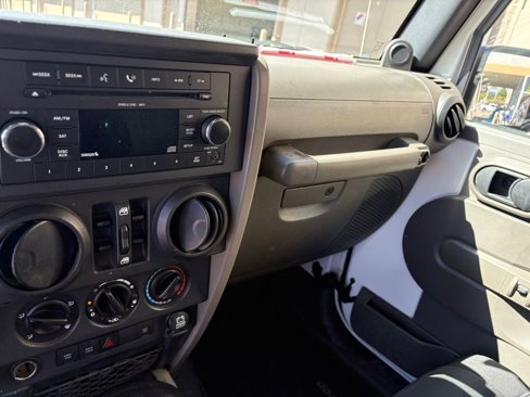 Used 2009 Jeep Wrangler Unlimited Rubicon image 17