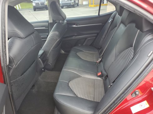 Used 2018 Toyota Camry SE image 8
