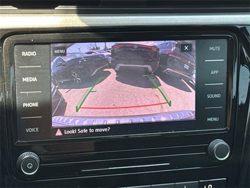 Certified 2022 Volkswagen Passat 2.0T SE image 12