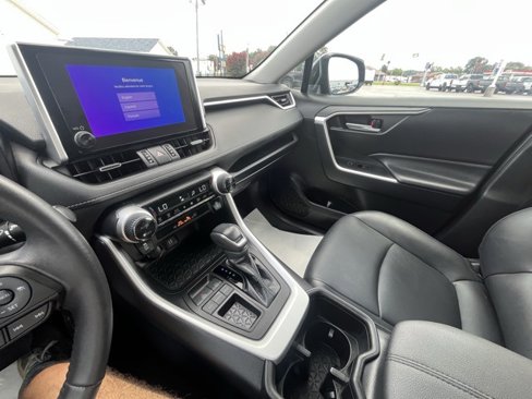 Used 2023 Toyota RAV4 XLE Premium image 15