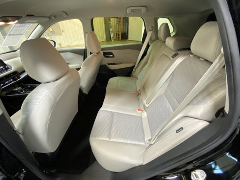 Used 2023 Nissan Rogue SV image 24