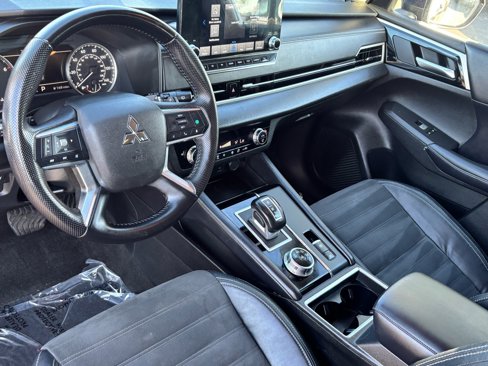 Used 2023 Mitsubishi Outlander SE image 18