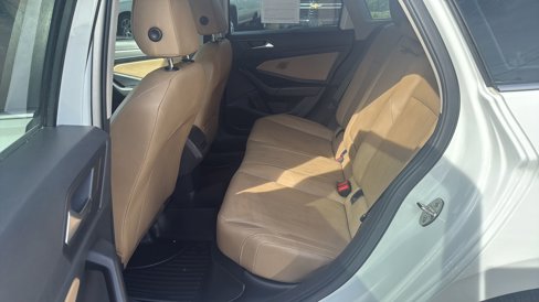 Used 2019 Volkswagen Jetta SE w/ Cold Weather Package image 10