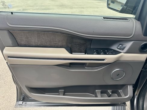 Used 2019 Ford Expedition Max Limited image 16