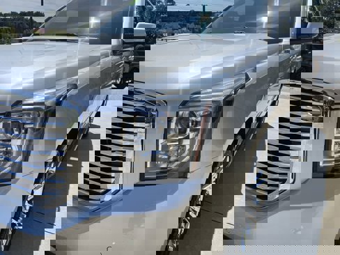 Used 2018 GMC Yukon SLT w/ Premium Edition image 11