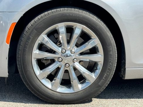 Used 2018 Chrysler 300 Limited w/ Safetytec Plus Group image 35