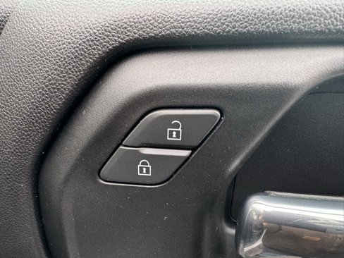 Used 2019 Chevrolet Silverado 1500 Custom image 35