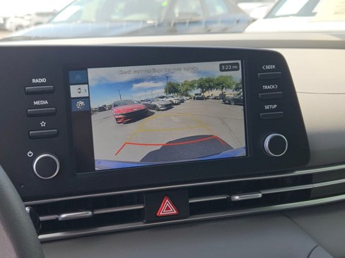Used 2025 Hyundai Elantra SE image 14