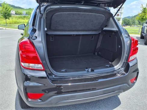 Used 2022 Chevrolet Trax LT w/ Midnight Edition image 26