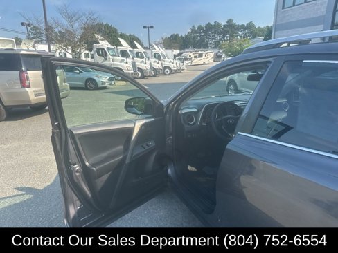Used 2015 Toyota RAV4 LE image 10