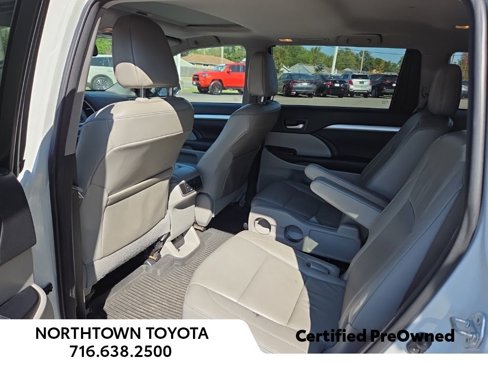 Used 2016 Toyota Highlander XLE image 16