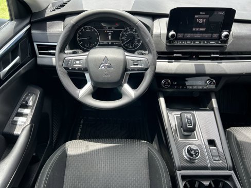 Used 2022 Mitsubishi Outlander ES image 14
