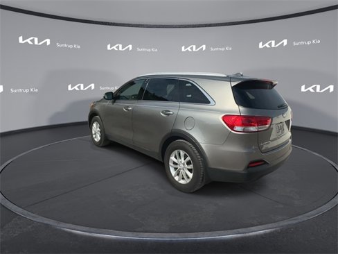 Used 2017 Kia Sorento LX w/ LX Convenience Package image 14