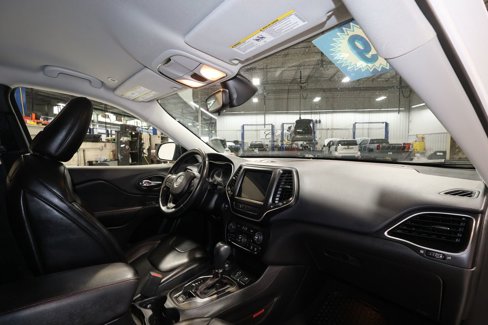 Used 2019 Jeep Cherokee Trailhawk image 27