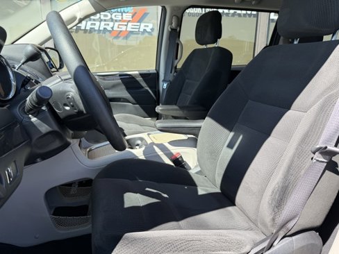 Used 2016 Dodge Grand Caravan SXT image 24