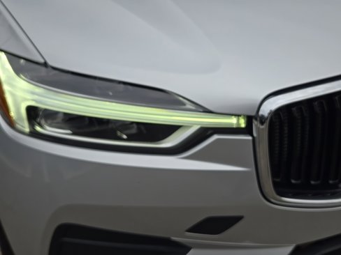 Used 2020 Volvo XC60 T5 Momentum w/ Protection Package Premier image 8