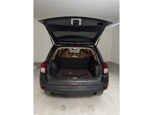 Used 2016 Jeep Compass Latitude image 21