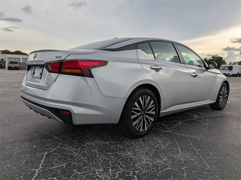 Used 2023 Nissan Altima 2.5 SV image 7