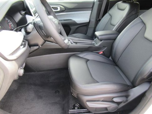 New 2025 Jeep Compass Latitude w/ Mopar Graphics Package image 16