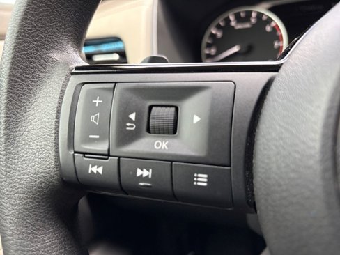 Used 2021 Nissan Rogue SV image 14