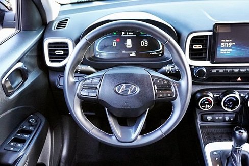 Certified 2024 Hyundai Venue Limited image 19