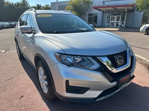 Used 2017 Nissan Rogue SV w/ SV Premium Package image 7