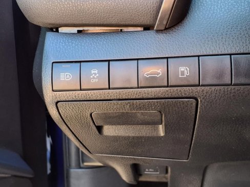 Used 2018 Toyota Camry LE image 21