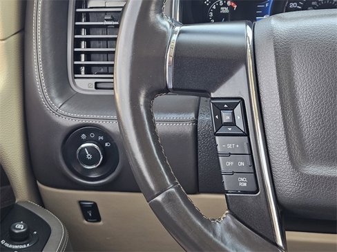 Used 2016 Lincoln Navigator Reserve image 27