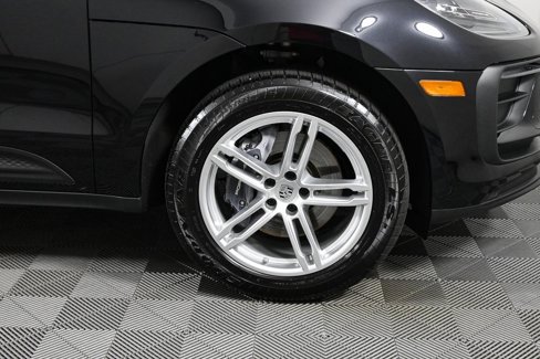Certified 2025 Porsche Macan image 38