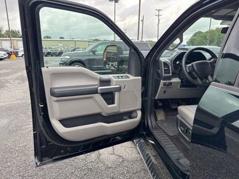 Used 2016 Ford F150 XLT w/ Equipment Group 302A Luxury image 11