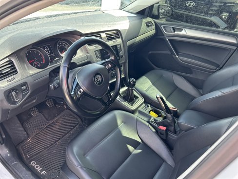 Used 2015 Volkswagen Golf S image 29